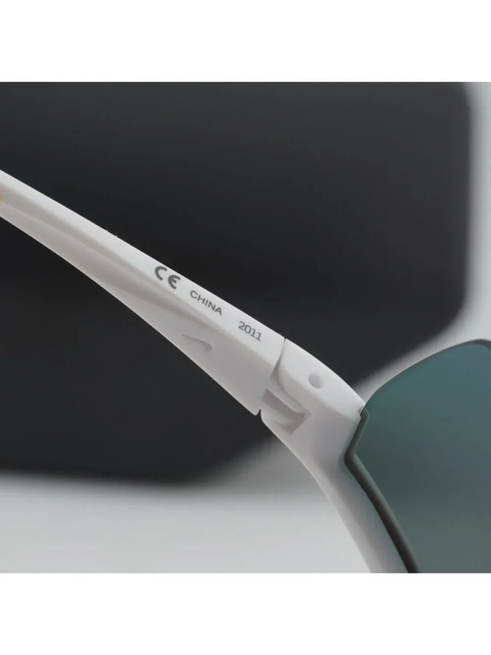 NIKE WINDSHIELD 20 CW1287 106 Shield Sunglasses - White / Field Tint